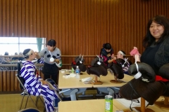 腰元たちの休憩中の様子
