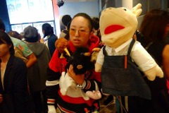 恐そうなのにめっちゃ動物に懐かれる人と、ブタ君
